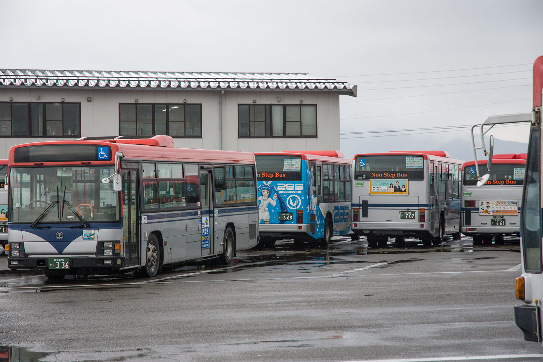 新潟交通バス ニパ子ラッピングバス Sky Lounge Garden Transporter Side 新潟交通バス ニパ子ラッピングバス Sky Lounge Garden Transporter Side