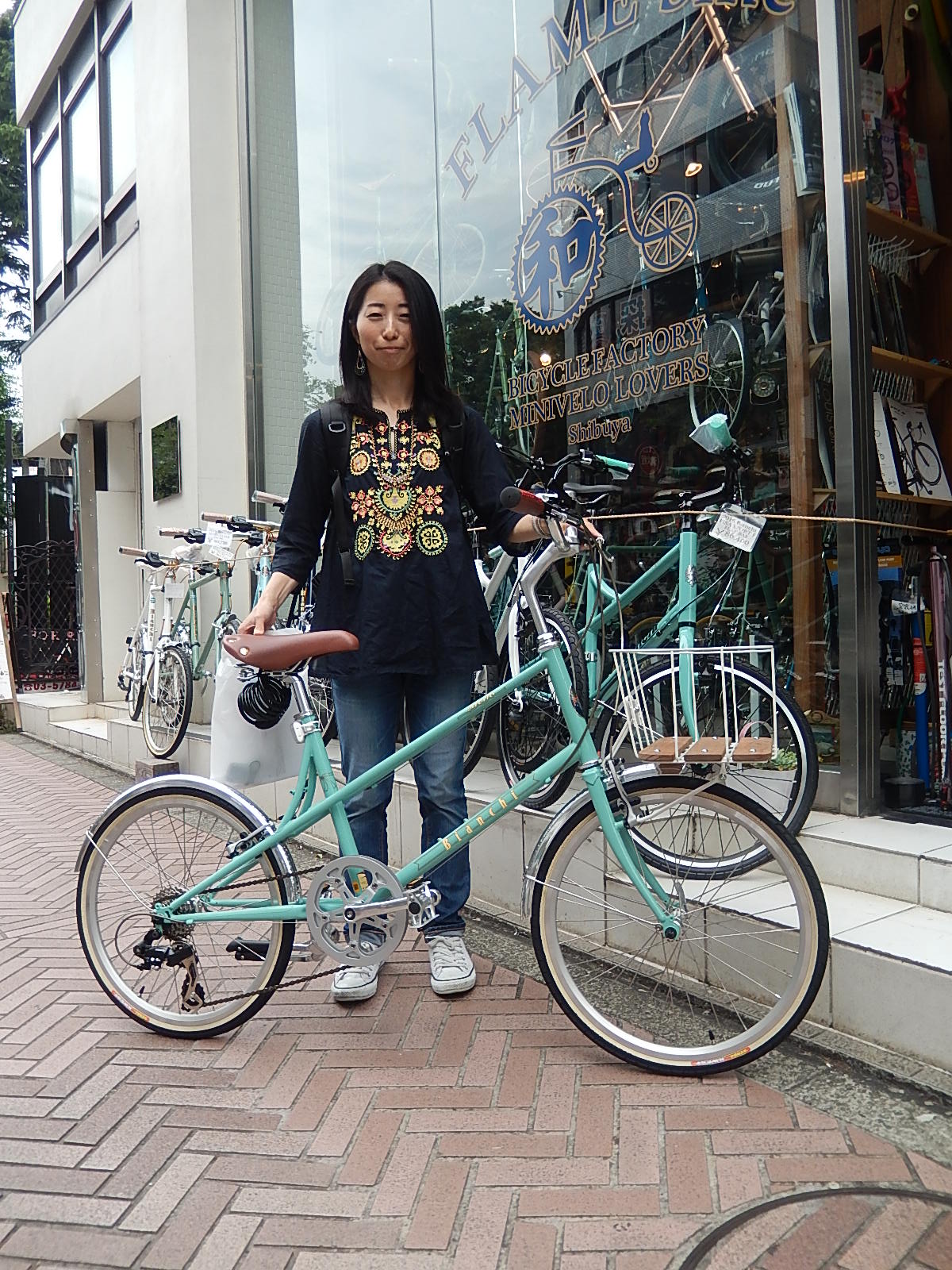 6月19日 渋谷 原宿 の自転車屋 FLAME bike前です_e0188759_1658078.jpg