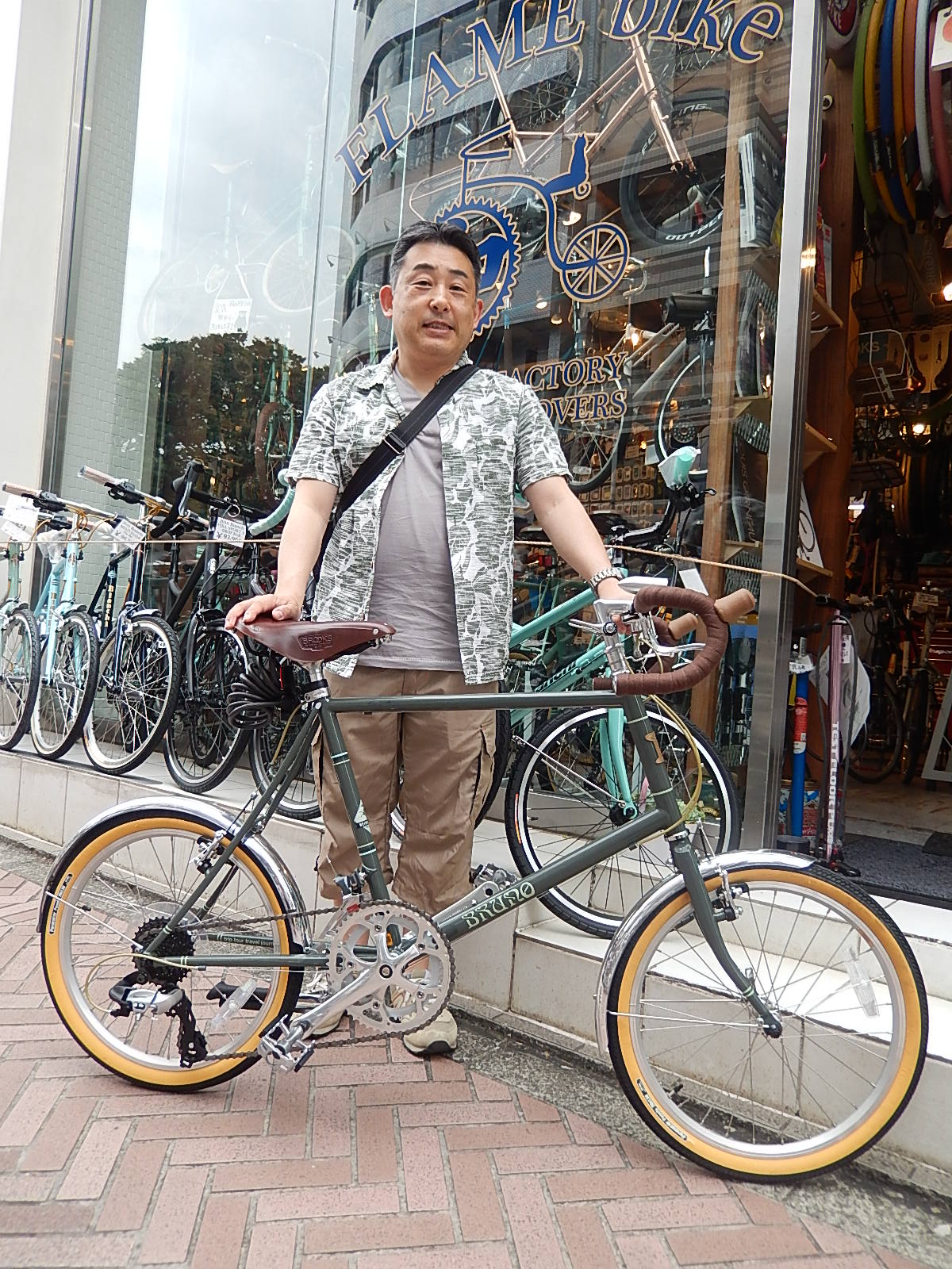 6月19日 渋谷 原宿 の自転車屋 FLAME bike前です_e0188759_1712649.jpg