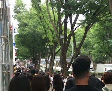 こんなに人がいるなんて!_d0343297_22255320.jpeg