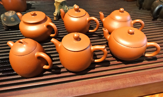 ♦中国？宜興窯 梨地 石瓢壺 漢詩 山水図 篦彫り茶壺 タタラ造り 骨董品 宜興 
