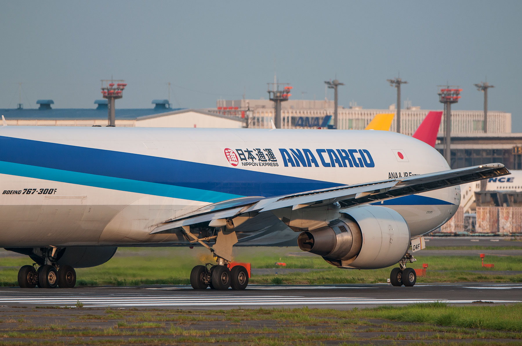 全日空商事 BOEING 767-300F JA604F 1/200 1/200 B767-300ER ANA 鬼滅の刃じぇっと壱 JA616A [NH20179