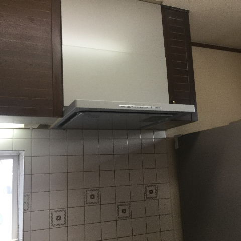 システムキッチン・解体と換気扇設置_f0031037_1935933.jpg