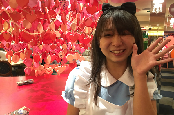 新宿に「魔法の国のアリス」レストランが！平日ランチはかなり空いているかも！_e0171573_2065782.jpg