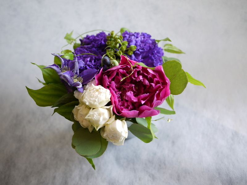 お母様の誕生日に 函館市中道に発送 季節のお花を使って 札幌 花屋 Mell Flowers お母様の誕生日に 函館市中道に発送 季節のお花を使って 札幌 花屋 Mell Flowers