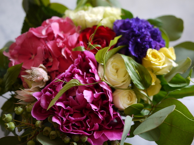 父の日に ポップでカラフル 元気が出る感じ 藻岩下にお届け 札幌 花屋 Mell Flowers