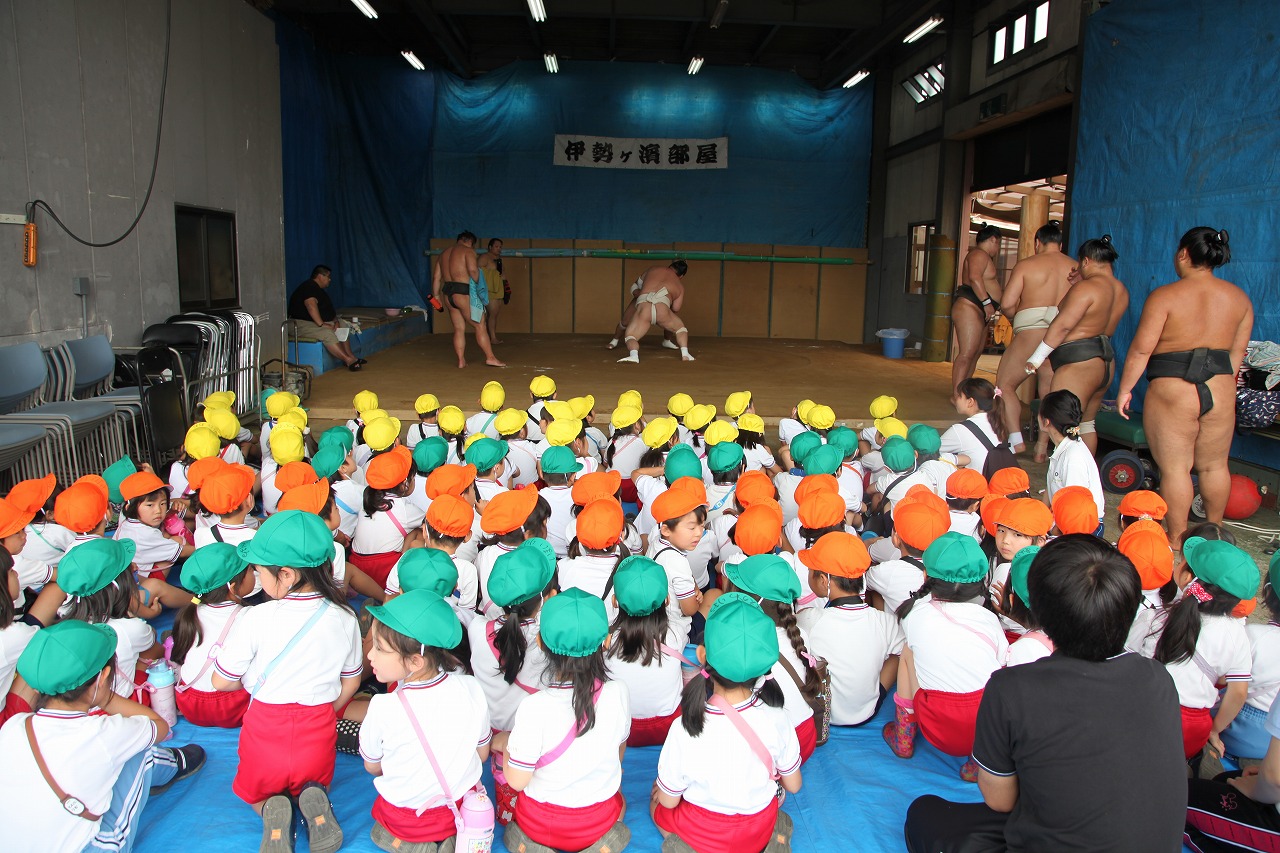 すもう見学(年長組)_b0277979_1835377.jpg