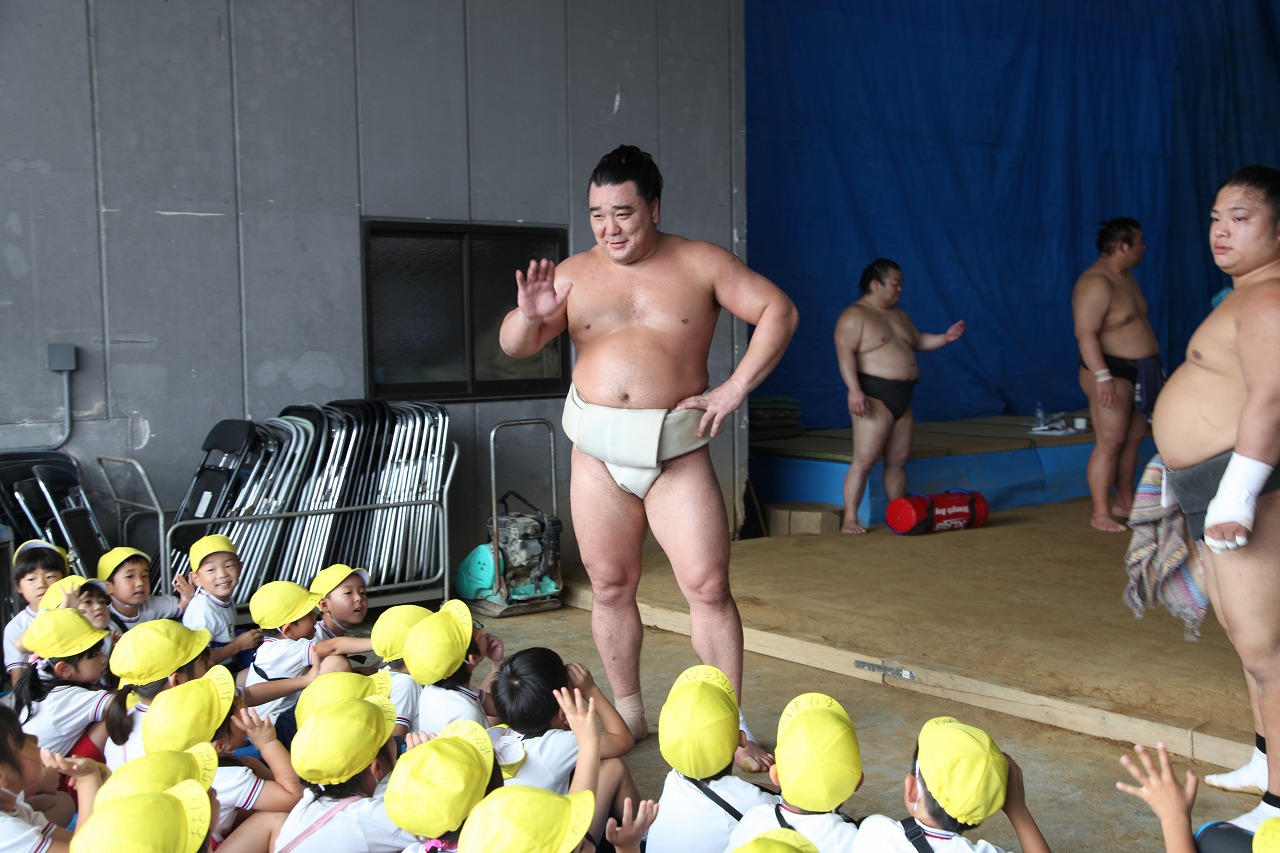 すもう見学(年長組)_b0277979_183644100.jpg