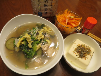 今夜は野菜スープにニンジンに豆腐！その上ノンアルコール！_c0212604_22403320.jpg