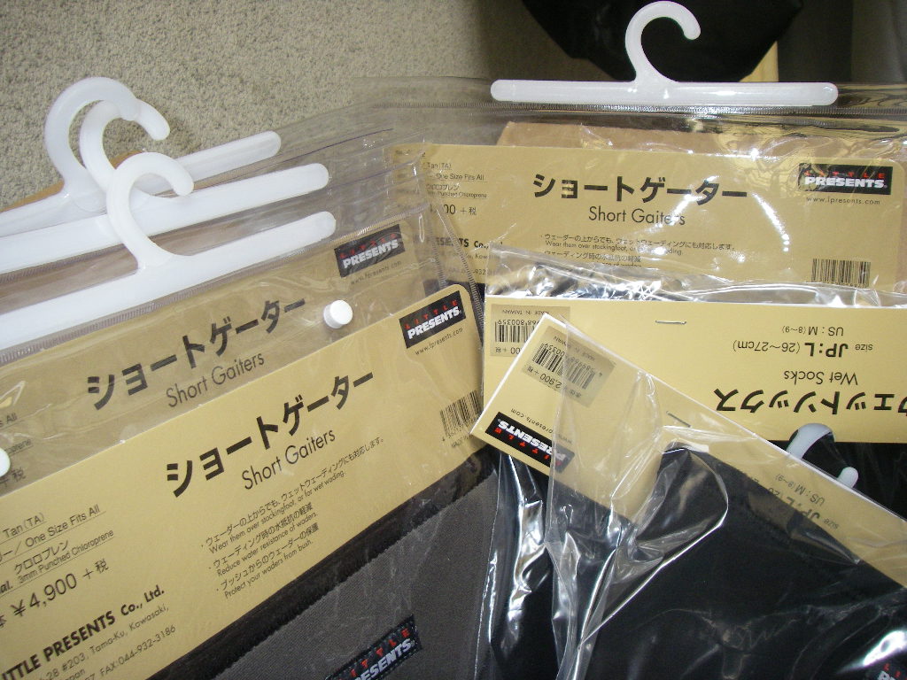 ウェットソックス と ショートゲーター (リトルプレゼンツ)_e0029256_1013043.jpg