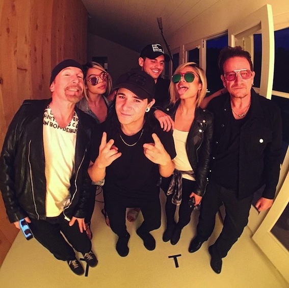 U2 ボノ ジ エッジ使い捨てカメラを手にスクリレックスと写真を コラボ か 自由が丘ゴーヤ育成会 ラジオ番組 Music Workshop で3月４週に渡り来日時特集が再放送されます
