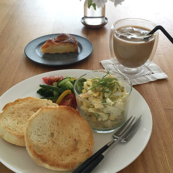 朝ごはんモリモリ食べて髪をバッサリ切ったら。_b0065587_19352694.jpg