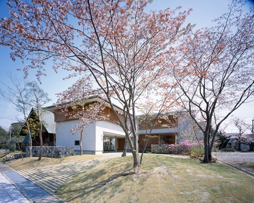 琵琶湖湖畔の家（風景を取り入れ、風景に溶け込む）_b0014003_13452428.jpg