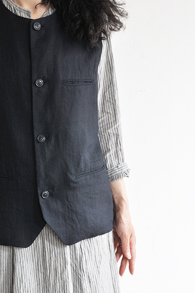 STILL BY HAND　Ramie Crew Neck Vest (Navy)_d0120442_13164665.jpg