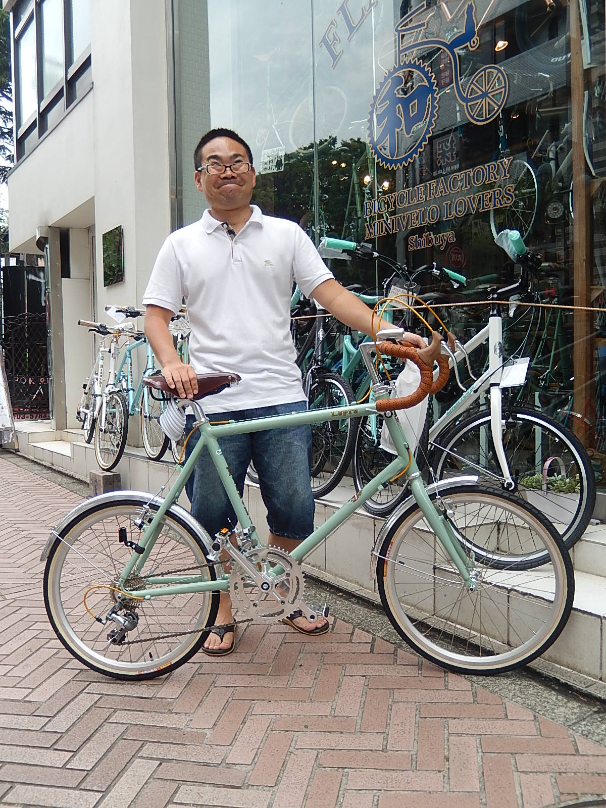 6月26日 渋谷 原宿 の自転車屋 FLAME bike前です_e0188759_156413.jpg