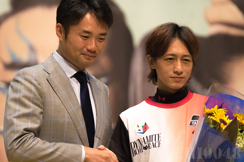 競艇　山崎智也選手サイン入りトロフィー かーくぅ様専用】ボートレーサー 山崎智也選手 実筆サイン入り