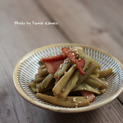 虎杖とベーコンのぽん酢炒め ふみえ食堂 A Table To Be Full Of Happiness