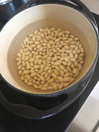 大豆を煮るのは朝_a0163160_23155476.jpg