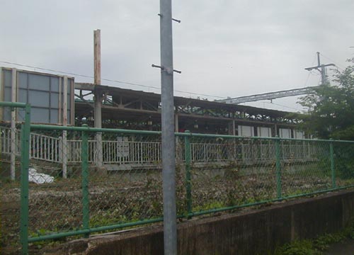 ●嵐山駅前の変化、その393(脇道沿いの空地、マンションのチラシ)_d0053294_1545733.jpg