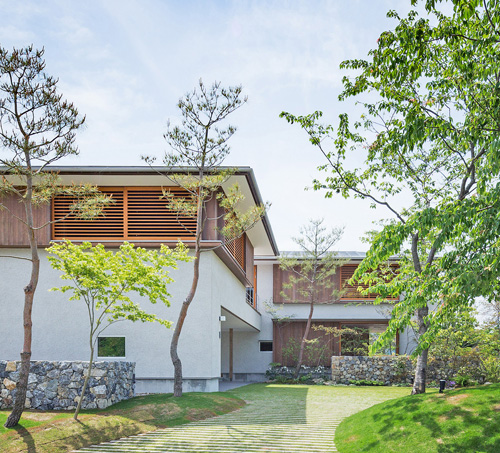 琵琶湖湖畔の家（風景を取り入れ、風景に溶け込む）_b0014003_17124515.jpg
