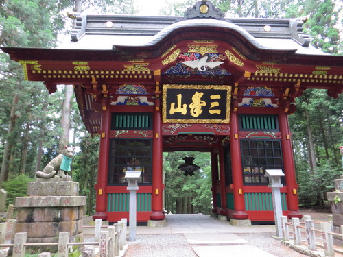 三峰神社と秩父神社へ_b0129807_17112081.jpg