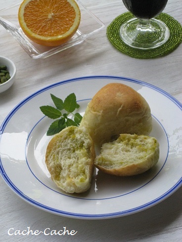 staubブレイザーで オレンジとピスタチオのちぎりパン_d0319943_22462143.jpg