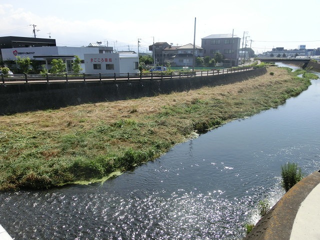 5年間愛用した草刈り機が金属疲労でオシャカに　　「小潤井川友の会」の草刈り清掃_f0141310_652422.jpg