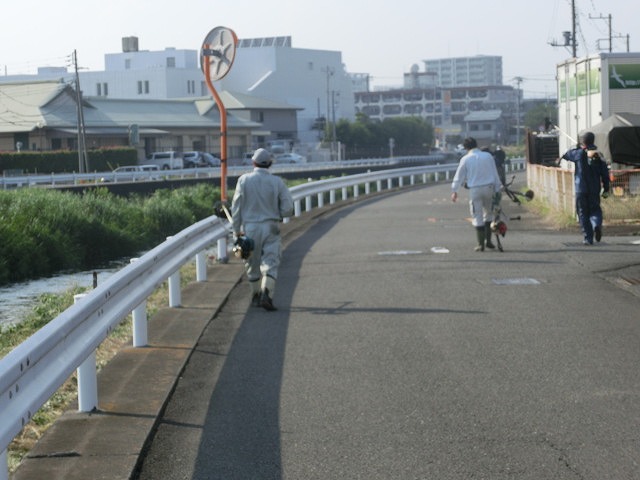5年間愛用した草刈り機が金属疲労でオシャカに 「小潤井川友の会」の草刈り清掃_f0141310_653744.jpg