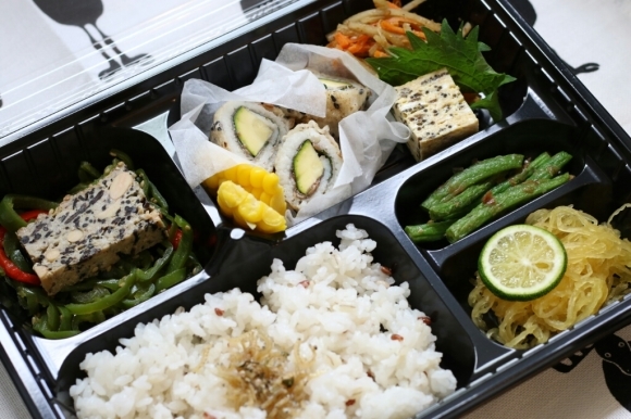 かめよさんの初夏のおもてなし弁当_c0199544_14135883.jpg