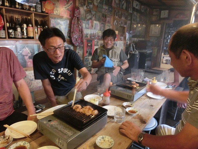 小潤井川の草刈りの打ち上げ 「ホルモンちゅうちゃん」と「ランバーヤード」_f0141310_8181255.jpg