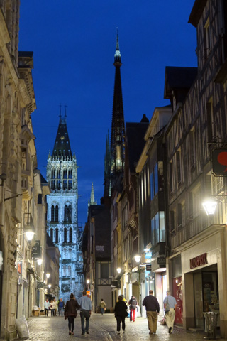 幻想美、夜のルーアンと大聖堂/ Cathédrale de lumière à Rouen_f0234936_3574078.jpg