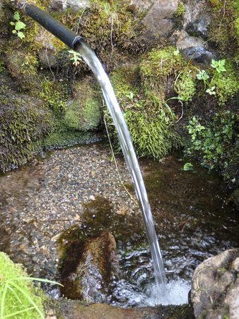 暑い日も湧き水「天王水」は変わらず冷たい!_b0206037_22580401.jpg