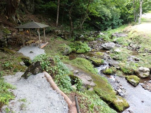 暑い日も湧き水「天王水」は変わらず冷たい!_b0206037_23193831.jpg