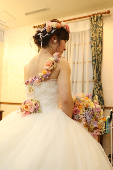 お花直しとは　実際の花嫁様の写真で解説、1着のドレスを花でイメージチェンジ_a0042928_14344351.jpg
