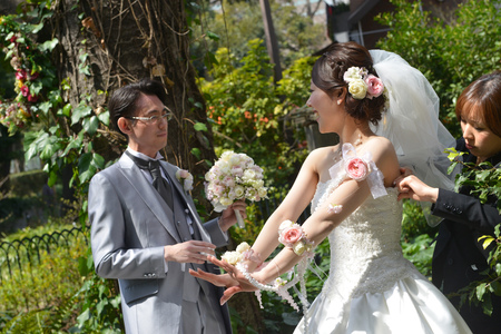 お花直しとは　実際の花嫁様の写真で解説、1着のドレスを花でイメージチェンジ_a0042928_14495976.jpg