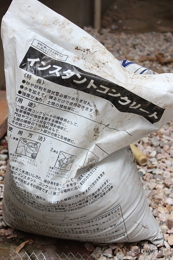 DIY小屋作り８（床づくり）端材と「まさ王」で手作りの小屋ついに完成♪_f0023333_21323531.jpg