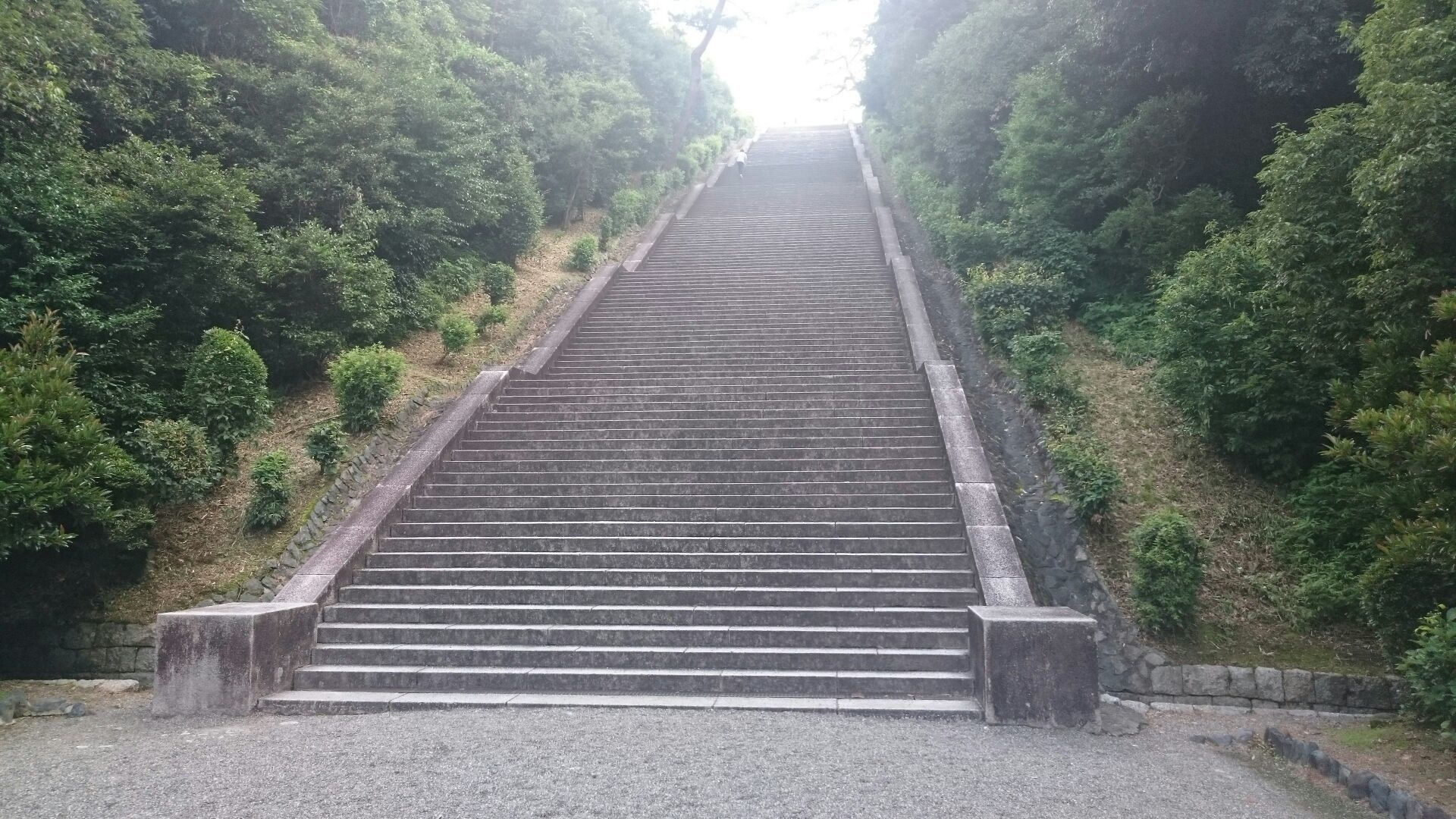 桃山御陵 庭見人 にわみびと The Site Of Beautiful Gardens Are Cheering
