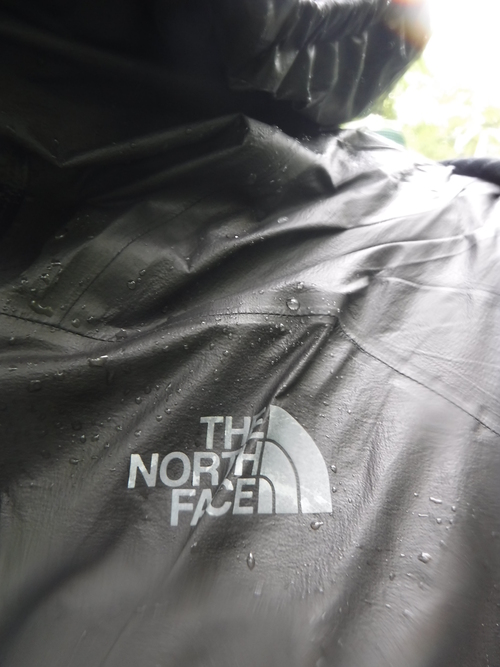 雨具の常識を変える！？業界で話題のレインウェア、試してみました！