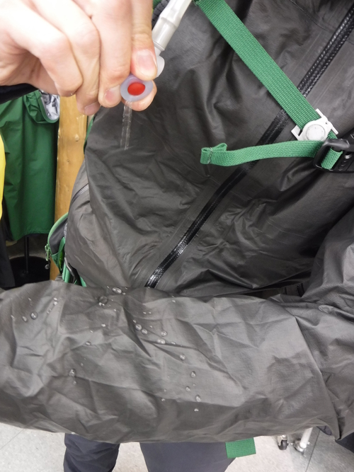 雨具の常識を変える!?業界で話題のレインウェア、試してみました!_d0198793_16374363.jpg
