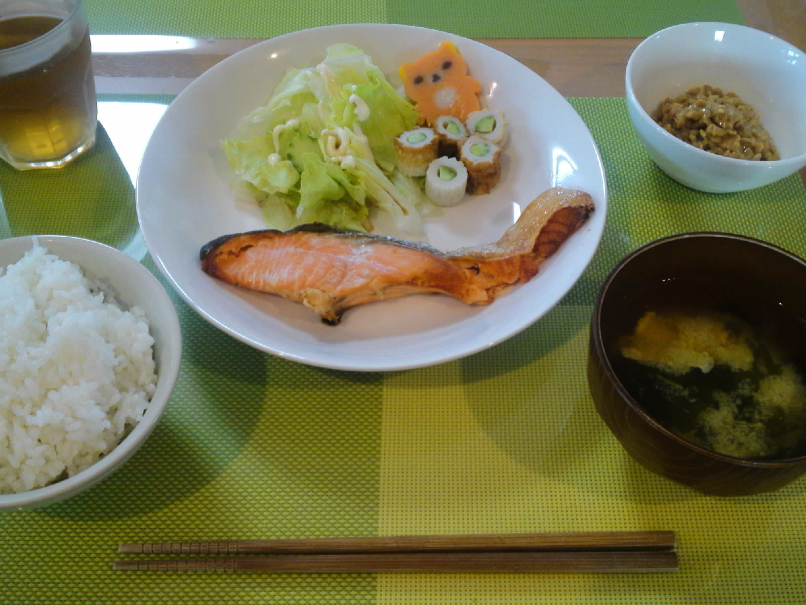 アジサイ荘朝食 鮭 納豆 ご飯 味噌汁_c0357519_09404612.jpg