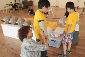 型ハマりぽーと:6 「着るアート体験&撮影大会」を開催しました_c0222139_1526420.jpg