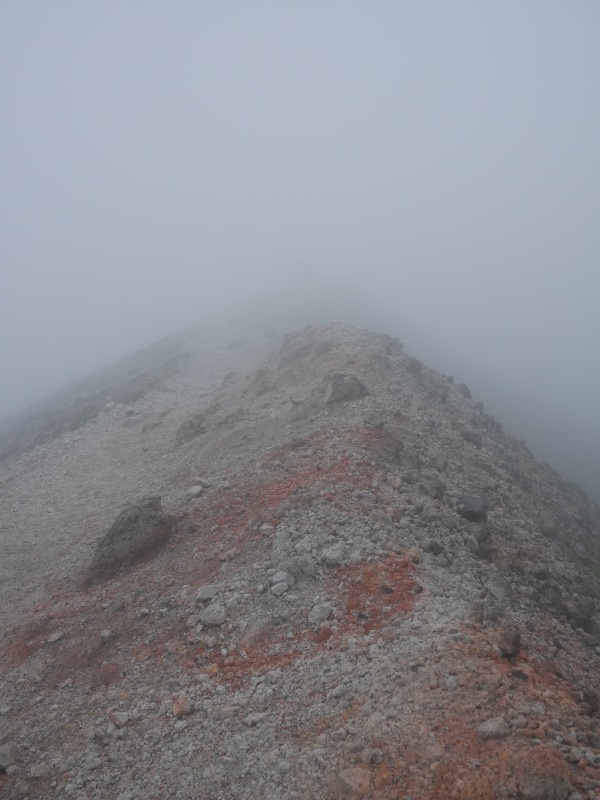 雲の中の樽前山_f0359727_22303075.jpg