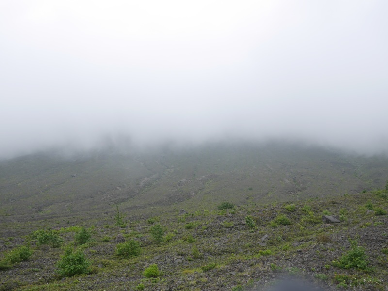 雲の中の樽前山_f0359727_22474256.jpg