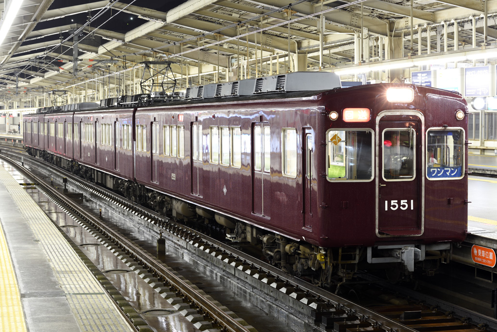 (( へ(へ´ω`)へ　＜　能勢電鉄1500系1551F廃車回送_f0014380_8191322.jpg