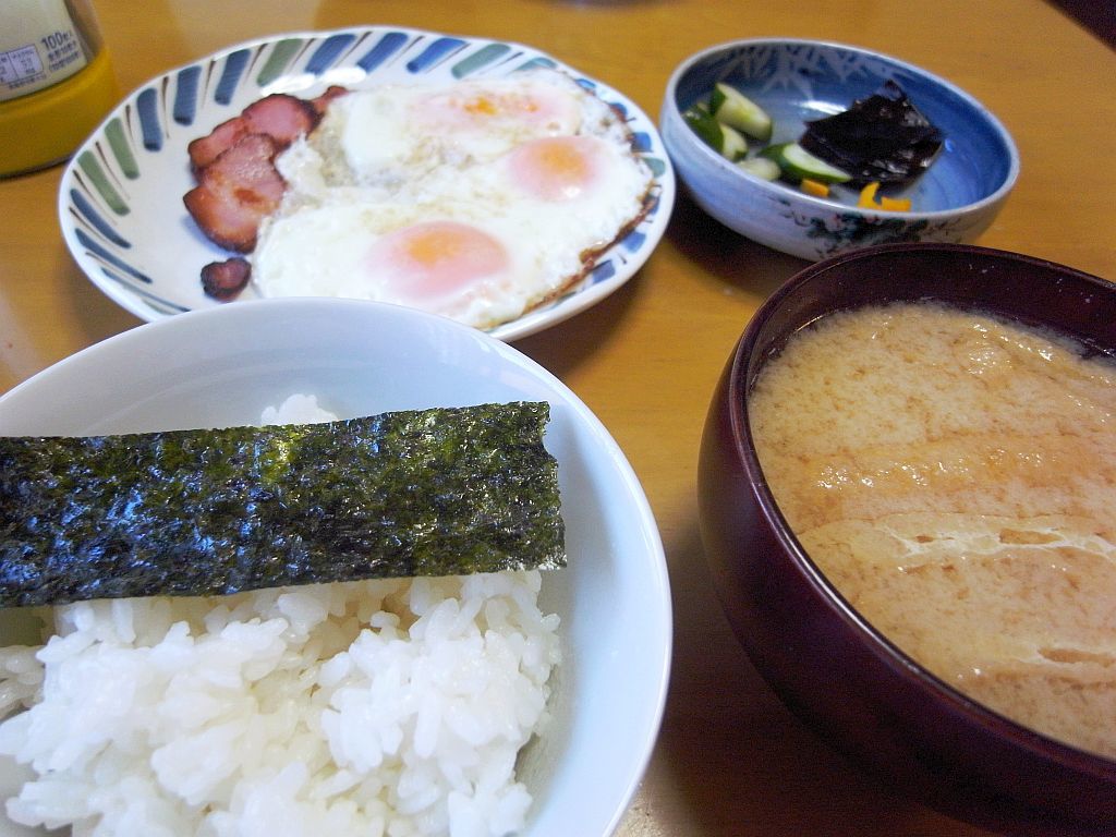 目玉焼きな朝餉_e0220163_13435152.jpg