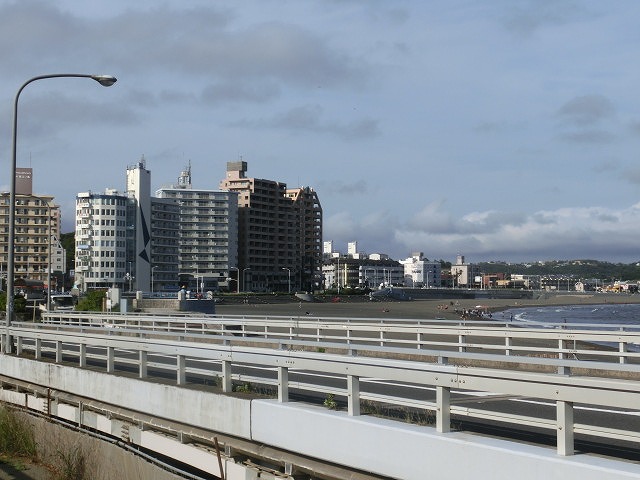 今では砂浜に水着姿があふれている? 5月末の江ノ島_f0141310_7493382.jpg