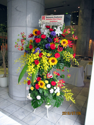 マレーシア大使館にお祝いの花をお届け_d0029716_2347294.jpg