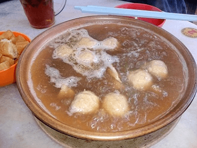 コタキナバルの一番美味しい(肉骨茶)バクテーレストラン_a0132757_1063438.png