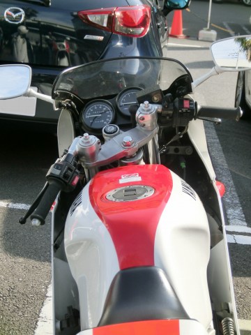 新山下でヘルメットやらバイクやら冷やかし_e0045768_21434660.jpg