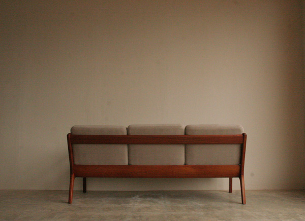 『Ole Wanscher Teak Model 169 Senator 3 Seat Sofa』_c0211307_22342829.jpg